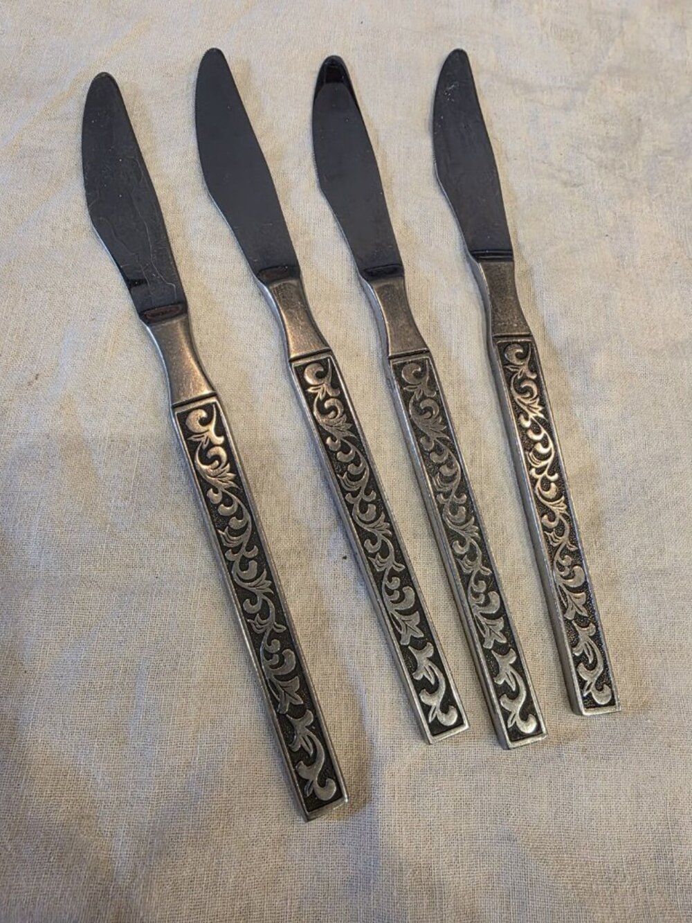 Set of 4 Vintage Riviera MONTEREY Stainless Silverware Flatware 9" Dinner Knives